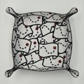 dice-tray-logo-przyczolka-duze-biale (1).jpg