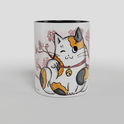 Kubek-Maneki-Neko-trikolorek-z-gałęzią-drzewa-z-tyłu-1.png