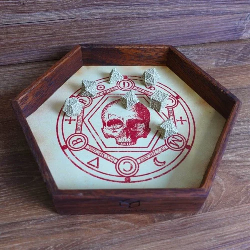 drewniana-rzutnia-na-kości-dice-macabre (1).jpg