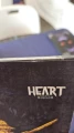Heart The City Beneath Sanctum Spine Printing (outlet) — Wady (przykład)