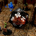 Kość żywiczna D20 50 mm King Midas (liquid core) — zawartość (producent)