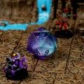 Kość żywiczna D20 33 mm Moonlight Mystery (liquid core) — zawartość (producent)