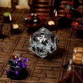 Kość żywiczna D20 33 mm Meowgic Stone (liquid core) — zawartość (producent)
