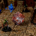 Kość żywiczna D20 33 mm Seraphic Reverie (liquid core) — zawartość (producent)